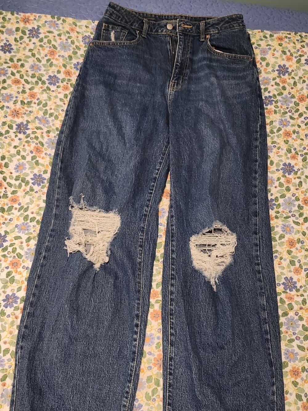 Wild Fable High Rise Distressed Light Blue Baggy Jeans Size 8/29
